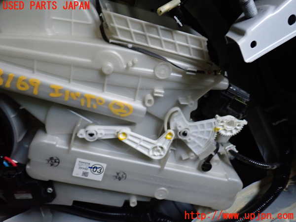 1UPJ-9231696082]ヴェルファイアハイブリッド(AYH30W)エバポレーター2 中古_2