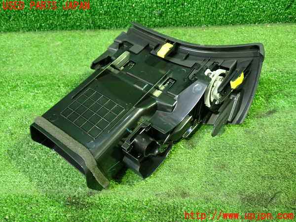 1UPJ-9231697526]ヴェルファイアハイブリッド(AYH30W)エアコン吹き出し口1 (右) 中古_2