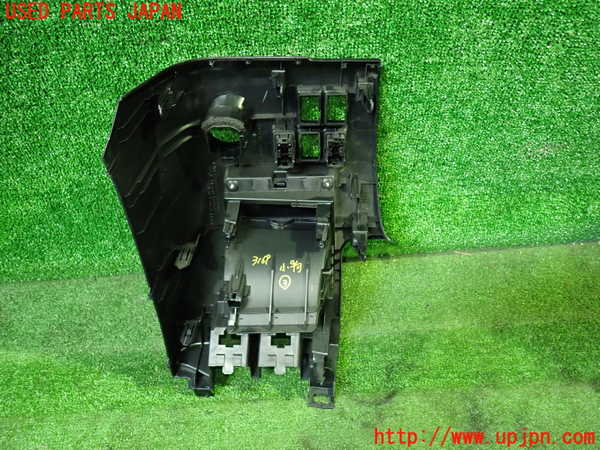 1UPJ-9231697843]ヴェルファイアハイブリッド(AYH30W)小物入れ3 中古_3