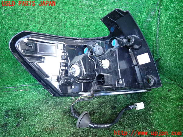 1UPJ-9231701530]ライズ(RAIZE) ハイブリッド(A202A)右テールランプ 中古_2