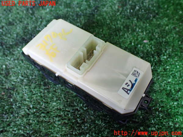 1UPJ-9231706240]ライズ(RAIZE) ハイブリッド(A202A)右前パワーウィンドウスイッチ 中古_2