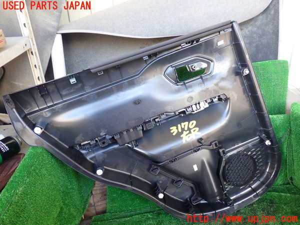 1UPJ-9231701294]ライズ(RAIZE) ハイブリッド(A202A)右後ドア内張り 中古_4
