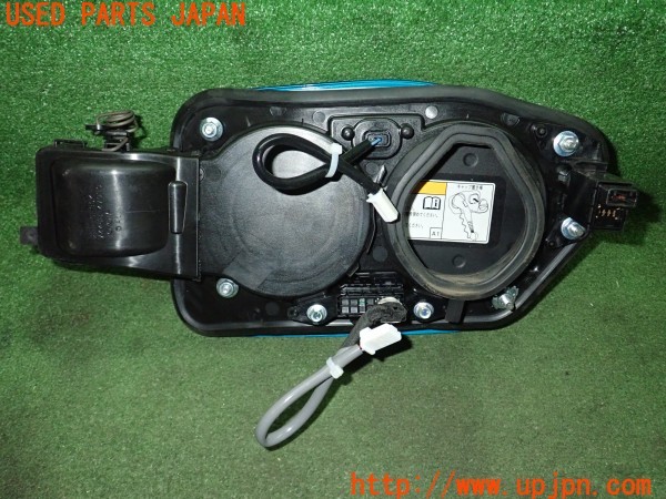 3UPJ=9231710012]プリウスPHV(ZVW52)前期 純正 74458-47030 充電ポートカバー 充電口カバー 中古_2