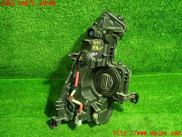 1UPJ-9231711182]プリウスPHV(ZVW52)左フォグ 中古_3
