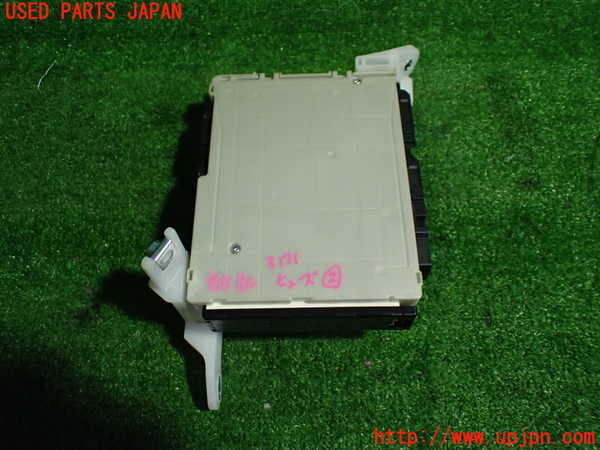 1UPJ-9231716742]プリウスPHV(ZVW52)ヒューズボックス2 中古_4