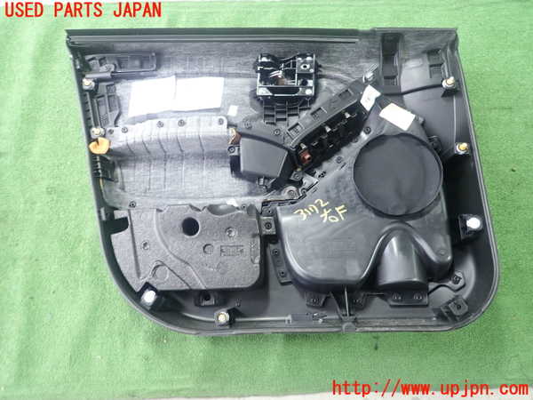 1UPJ-9231721234]フィアット・500X(33414)右前ドア内張り 中古_3