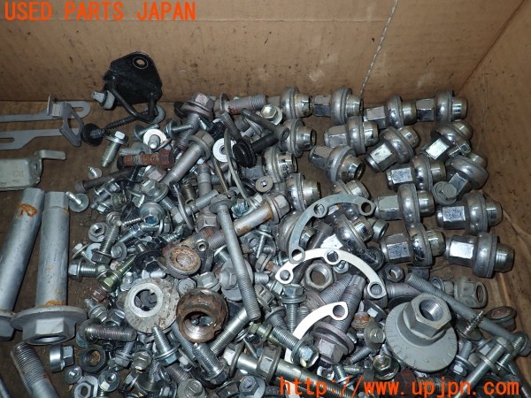 3UPJ=9231730720]レクサス LS600hL(UVF46)前期 ネジ・ナット・ステー類 ジャンク_4