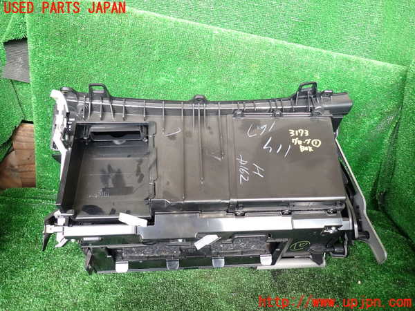 1UPJ-9231737516]レクサス・LS600hL(UVF46)グローブボックス1 中古_4