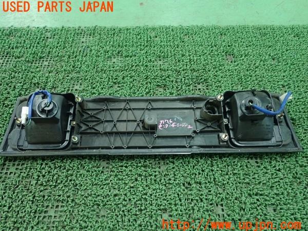 3UPJ=9231760012]フェアレディZ 300ZX 2by2 Tバールーフ(GZ32)純正 KOITO 132-24272 リアフィニッシャーパネル リアガーニッシュ 中古_2