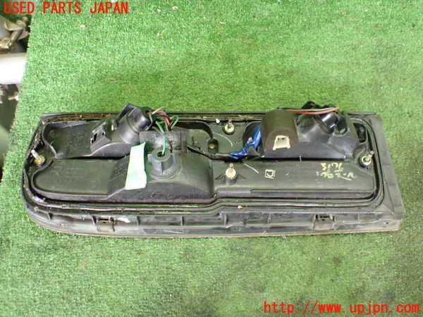 2UPJ-9231761530]フェアレディZ(GZ32)右テールランプ 中古_4
