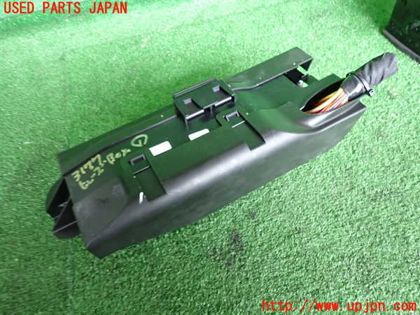 2UPJ-9231776741]ボルボ・XC40(XB420TXCM)ヒューズボックス1 中古_2