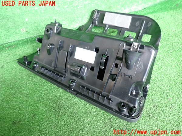 2UPJ-9231777516]ボルボ・XC40(XB420TXCM)グローブボックス1 中古_2