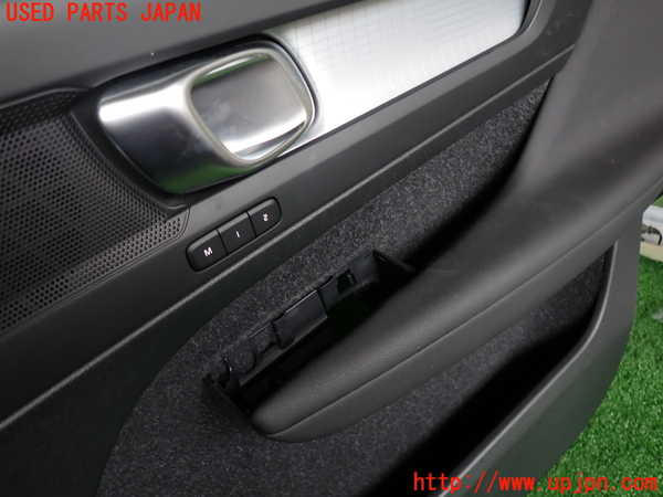 2UPJ-9231771234]ボルボ・XC40(XB420TXCM)右前ドア内張り 中古_2