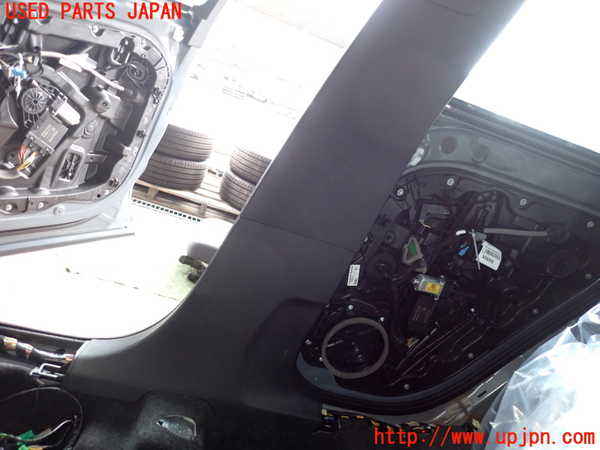 2UPJ-9231777665]ボルボ・XC40(XB420TXCM)右センターピラートリム 中古_3