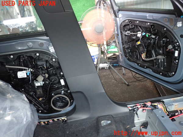 2UPJ-9231777670]ボルボ・XC40(XB420TXCM)左センターピラートリム 中古_3