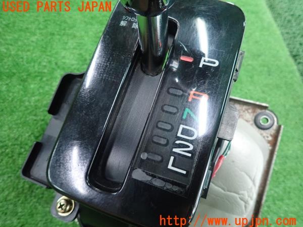 3UPJ=9231780205]ランクル100系(UZJ100W)前期 純正 シフトレバー シフトパネル 中古_3