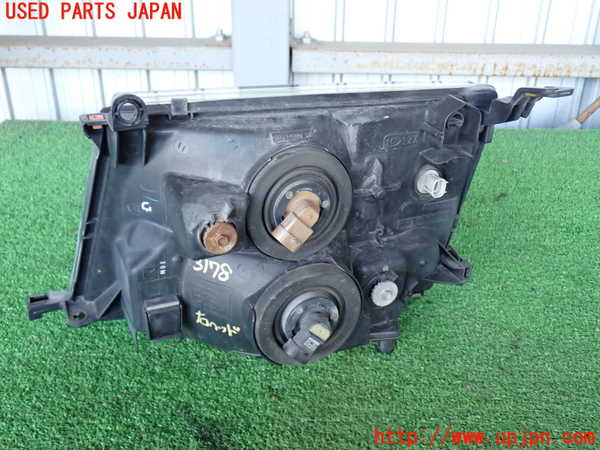 2UPJ-9231781130]ランクル100系(UZJ100W)右ヘッドライト ハロゲン 中古_4