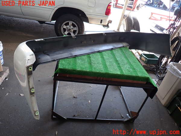 2UPJ-9231781610]ランクル100系(UZJ100W)リアバンパー 中古_5