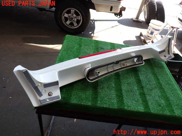 2UPJ-9231781520]ランクル100系(UZJ100W)リアスポイラー 中古_3