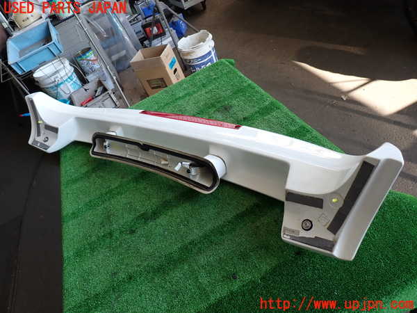 2UPJ-9231781520]ランクル100系(UZJ100W)リアスポイラー 中古_4