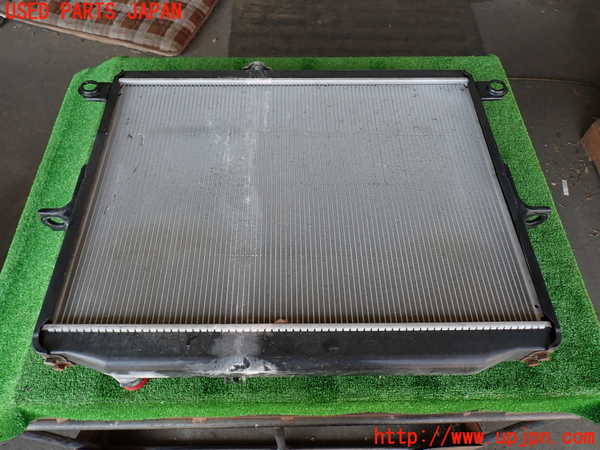 2UPJ-9231782321]ランクル100系(UZJ100W)ラジエーター1 中古_3
