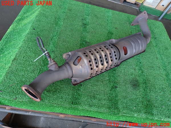 2UPJ-9231782661]ランクル100系(UZJ100W)触媒1 中古_2