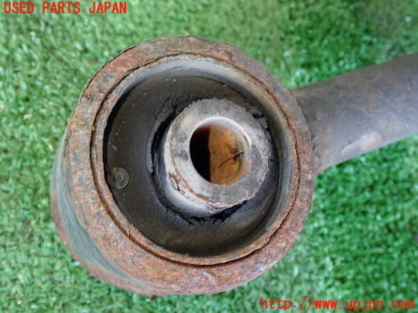 2UPJ-9231785146]ランクル100系(UZJ100W)右リアアッパーアーム1 中古_2