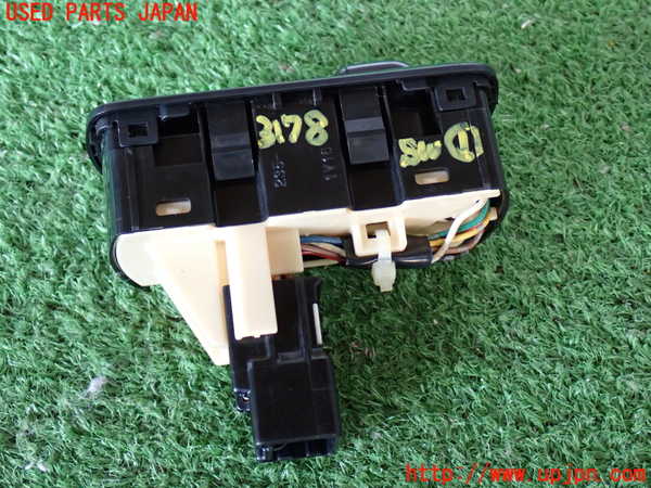 2UPJ-9231786306]ランクル100系(UZJ100W)スイッチ1 (COMFORT STORT) 中古_2