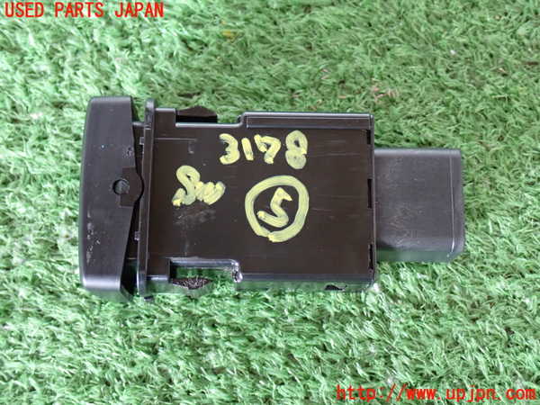 2UPJ-9231786310]ランクル100系(UZJ100W)スイッチ5 (シート) 中古_2