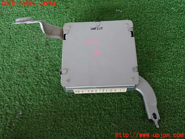 2UPJ-9231786120]ランクル100系(UZJ100W)サスペンションコンピューター 中古_3