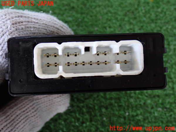 2UPJ-9231786146]ランクル100系(UZJ100W)コンピューター1 (アンテナリレー) 中古_2