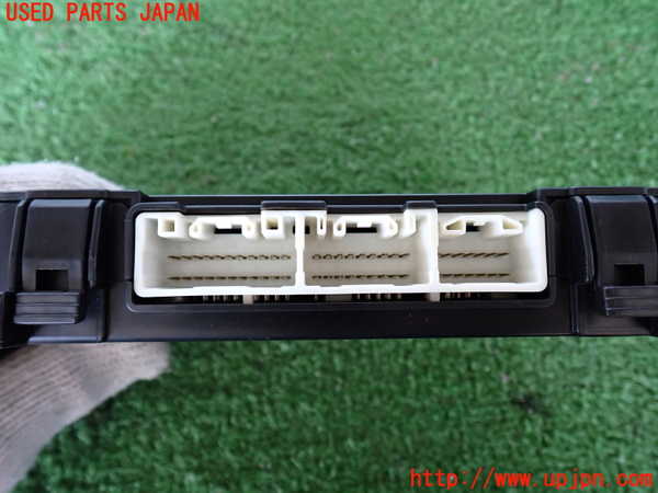 2UPJ-9231786148]ランクル100系(UZJ100W)コンピューター3 中古_2