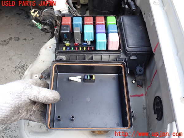 2UPJ-9231786741]ランクル100系(UZJ100W)ヒューズボックス1 中古_2