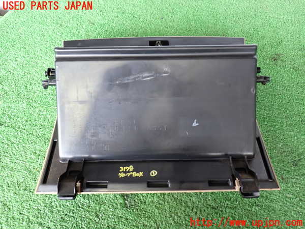 2UPJ-9231787516]ランクル100系(UZJ100W)グローブボックス1 中古_3