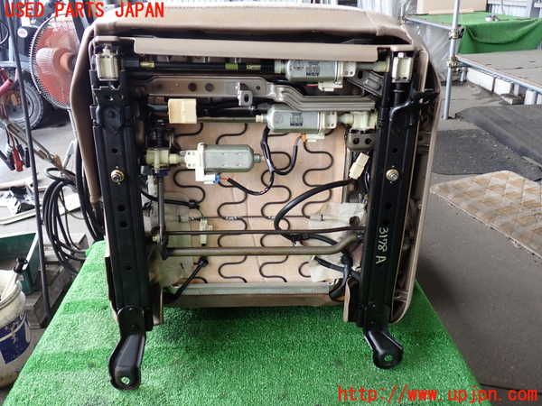 2UPJ-9231787065]ランクル100系(UZJ100W)助手席シート 中古_5