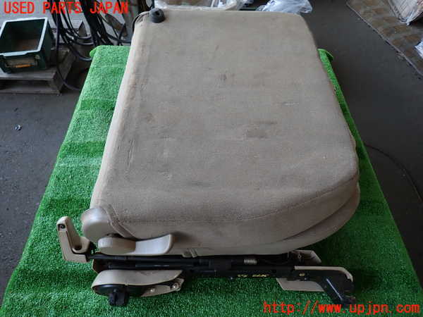 2UPJ-9231787235]ランクル100系(UZJ100W)右3列目シート 中古_4