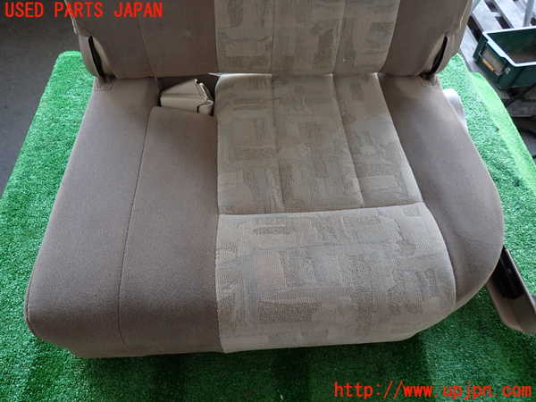2UPJ-9231787265]ランクル100系(UZJ100W)左3列目シート 中古_2
