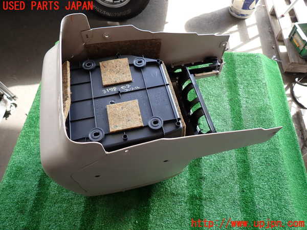 2UPJ-9231787540]ランクル100系(UZJ100W)センターコンソール 中古_5