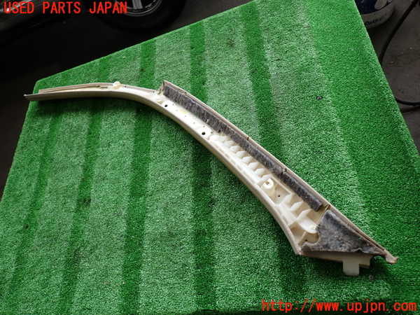2UPJ-9231787655]ランクル100系(UZJ100W)右フロントピラートリム 中古_5