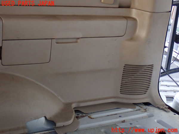 2UPJ-9231787675]ランクル100系(UZJ100W)右リアピラートリム 中古_4