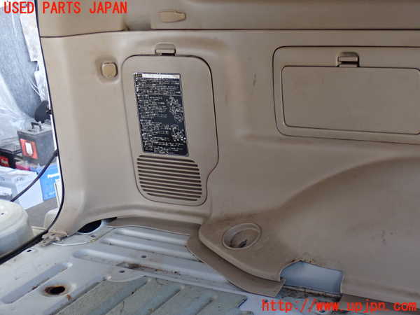 2UPJ-9231787680]ランクル100系(UZJ100W)左リアピラートリム 中古_4