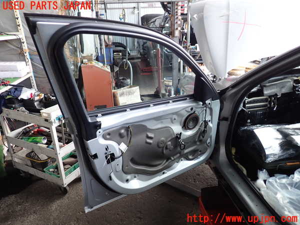 2UPJ-9231791260]BMW 320i(8A20)左前ドア (43R-001735) 中古 (F30)_2