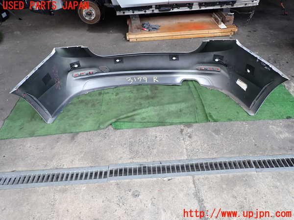 2UPJ-9231791610]BMW 320i(8A20)リアバンパー 中古 (F30)_5