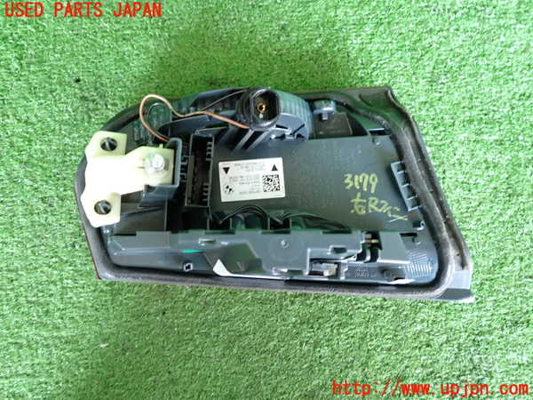 2UPJ-9231791550]BMW 320i(8A20)右リアフィニッシャー 中古 (F30)_3