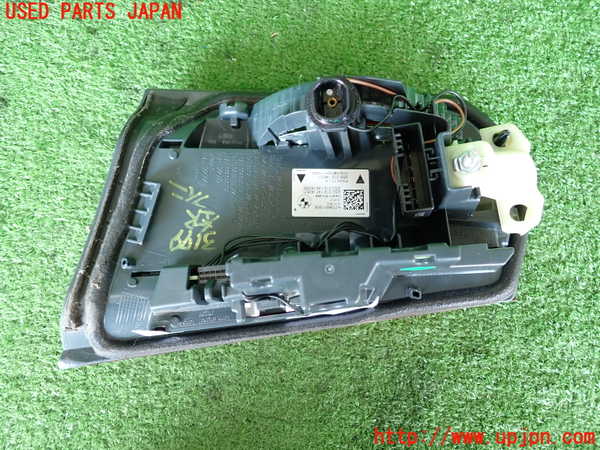 2UPJ-9231791552]BMW 320i(8A20)左リアフィニッシャー 中古 (F30)_2