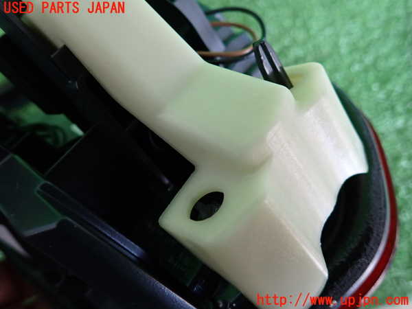 2UPJ-9231791552]BMW 320i(8A20)左リアフィニッシャー 中古 (F30)_3