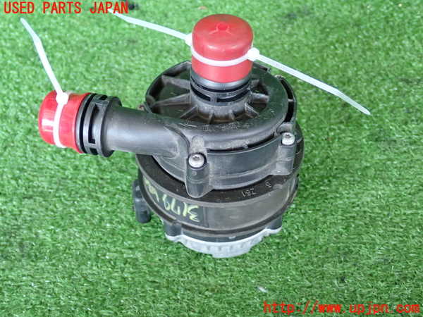 2UPJ-9231792110]BMW 320i(8A20)ウォーターポンプ 中古 (F30)_2