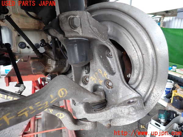 2UPJ-9231794295]BMW 320i(8A20)左フロントナックルハブ 中古 (F30)_2