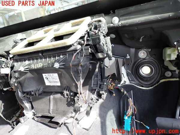 2UPJ-9231796081]BMW 320i(8A20)エバポレーター1 中古 (F30)_2