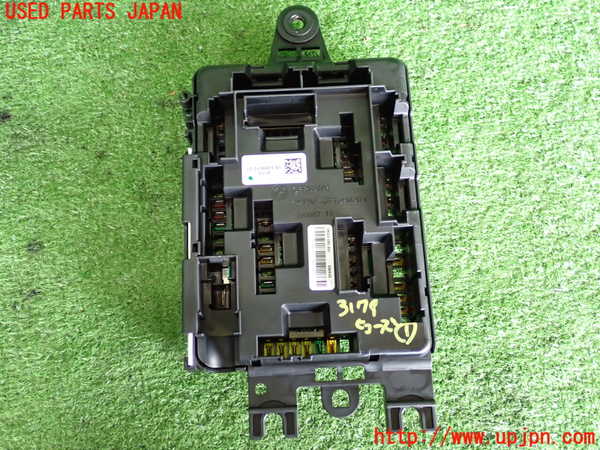 2UPJ-9231796741]BMW 320i(8A20)ヒューズボックス1 中古 (F30)_2